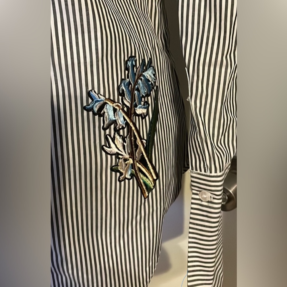 Romeo & Juliet Couture Shirt M Striped Button Down Butterfly Floral Embroidered - Picture 10 of 12